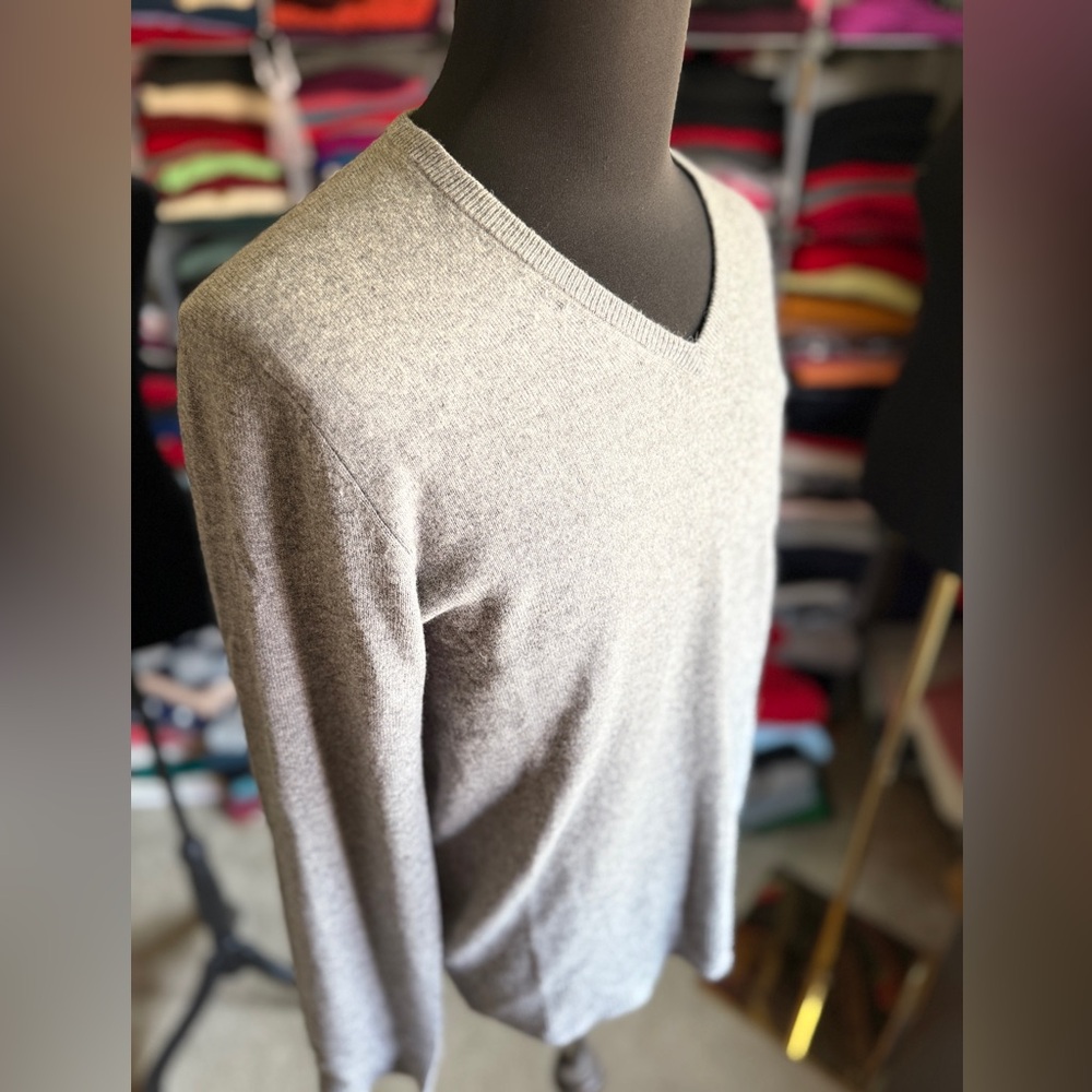 Joe Fresh Light Gray V-Neck Cashmere Sweater for Men, M